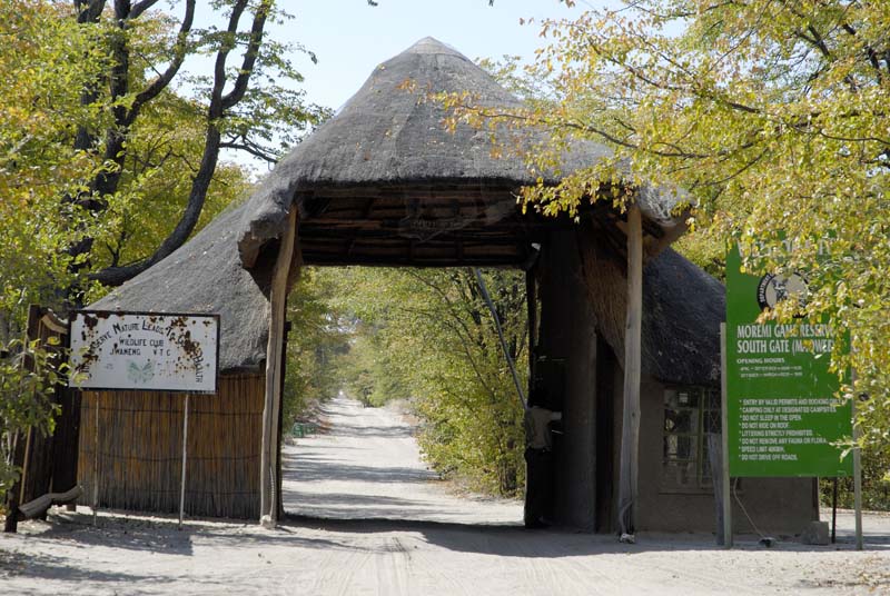 0406_Botswana_Maun_Moremi_Gate